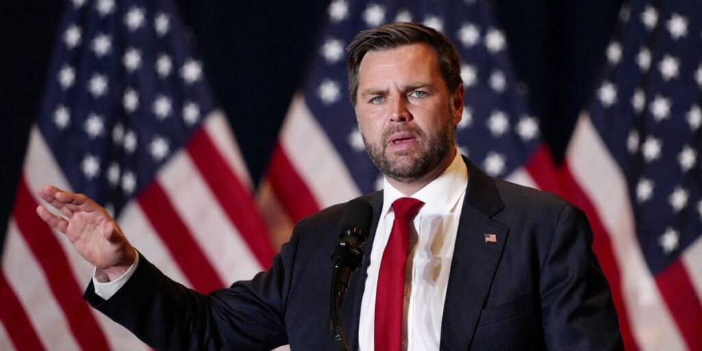 ウォルツ知事、銃乱射事件を「人生の事実」として受け入れるよう国民に求めたヴァンス氏を「哀れ」と非難