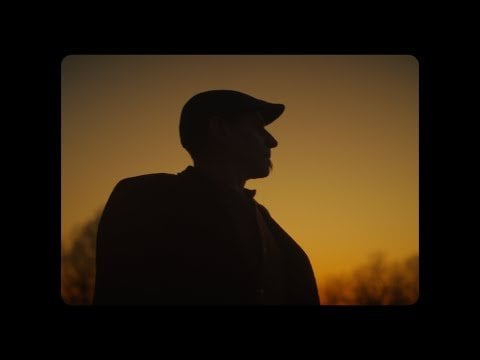 Trasga - CAMINU DE MUBEIRUS ミュージック ビデオ、ポルトガルの地域言語であるミランデーゼの音楽
