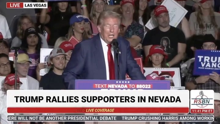 トランプ大統領、ラテン系男性歌手ニッキー・ジャムを誤って女性として紹介「彼女はセクシーだ」