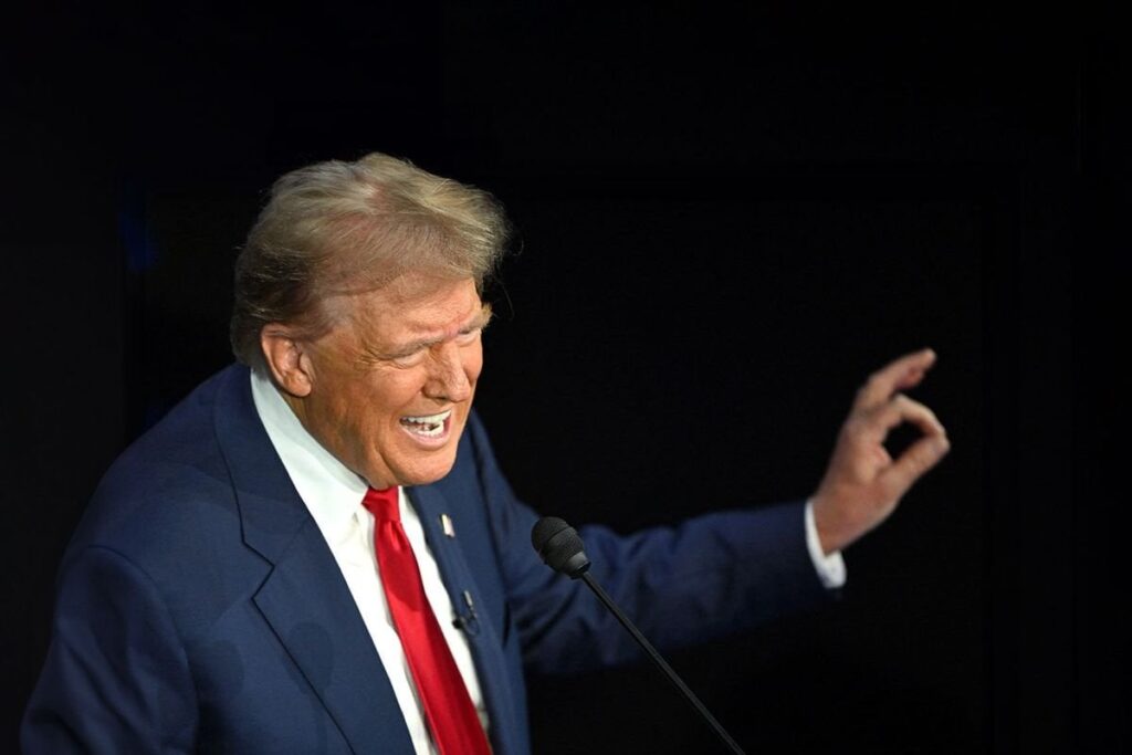 「妄想的で不安」：トランプ氏は討論会に聴衆がいなかったことを忘れ、聴衆は「狂った」と主張