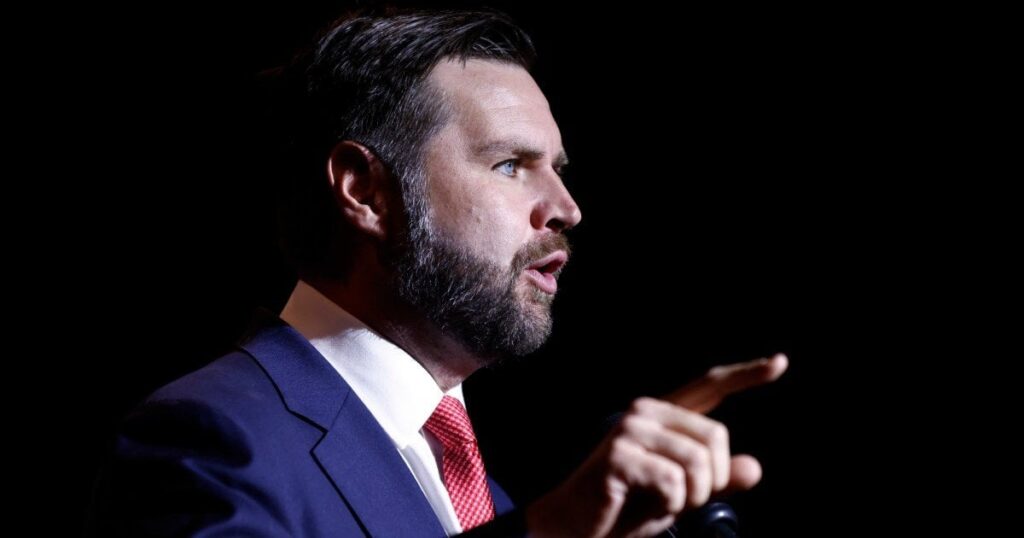 ジョー・バイデンはJD・ヴァンスの故郷にあるパパウの鉄鋼工場を救済しようとしている。ヴァンスはそれを阻止しようとしている。