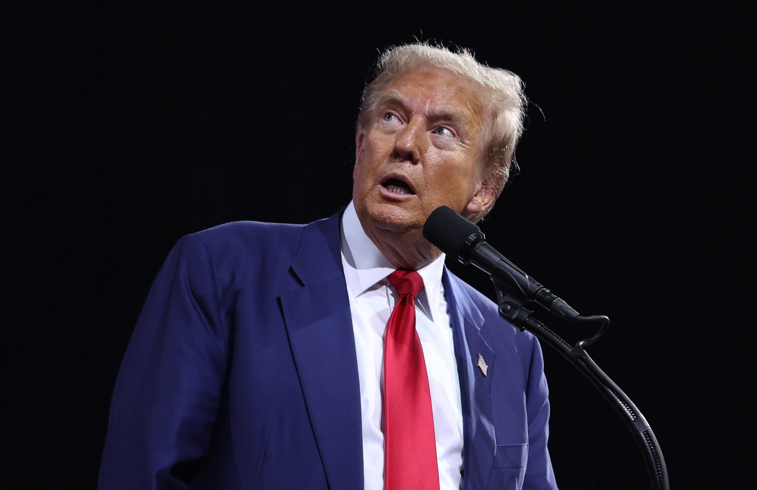 トランプ氏がティム・ウォルツ氏を「将来の副大統領」と呼ぶ動画がネット上で拡散