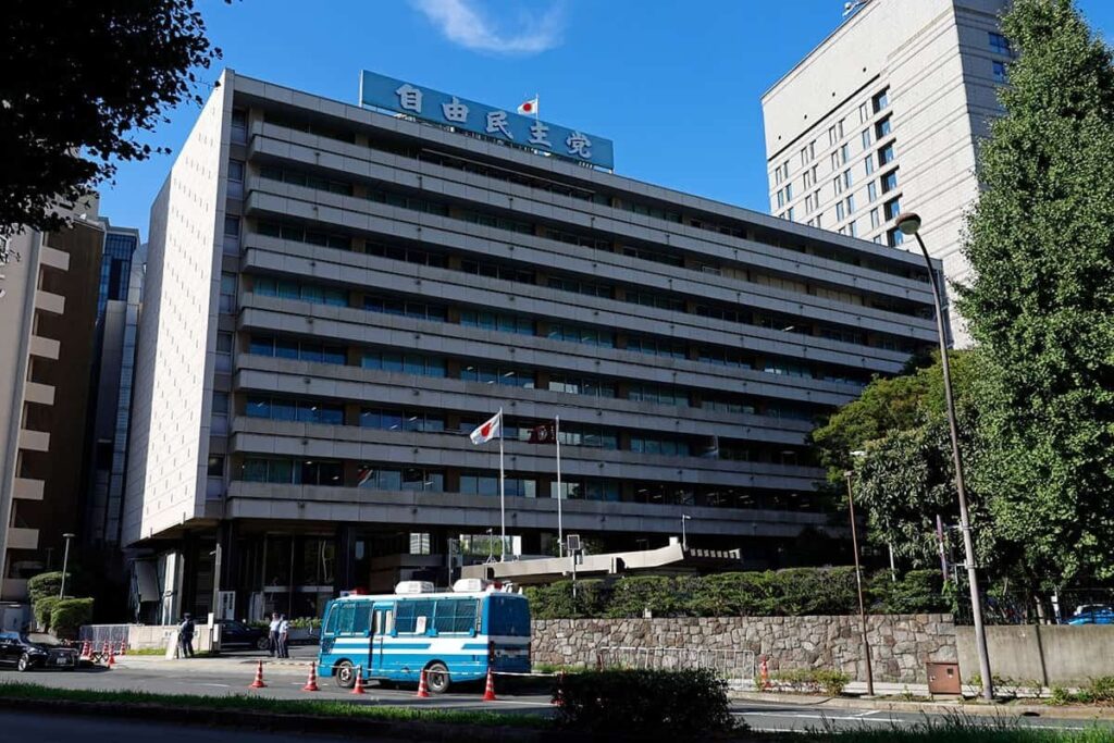 「法治国家が聞いて呆れる」財務省の公用車が起こした国会前の死亡事故が不起訴…批判殺到の背景にあった “詐欺” 陰謀論 ― 検察への国民の信頼が落ちている