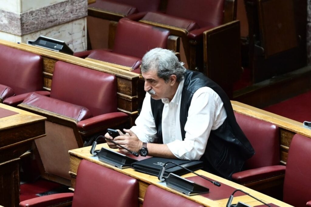 ポラキス氏が KEELPNO へのヒントを携えて帰ってくる: 事件の「簡単な点」、「難しい点」、そして「不明瞭な点」 - Documento