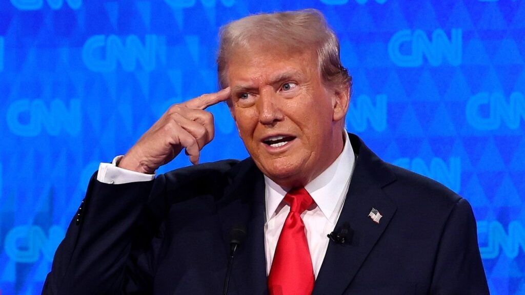 「アメリカのヒトラー」ドナルド・トランプは、11月に敗北した場合、支持者にユダヤ人を非難するゴーサインを与える | 彼は反ユダヤ主義に関するイベントでこれを行った。