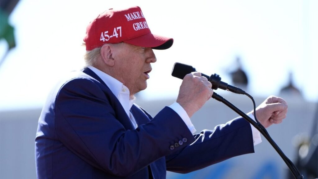 民主党全国委員会、ビルボードキャンペーンの第2回討論会を受け入れなかったトランプ氏を「臆病者」と呼ぶ
