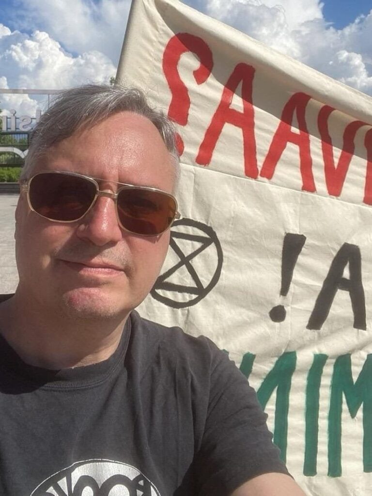 国民が政府を弾劾訴追 [for negligence towards the environment]