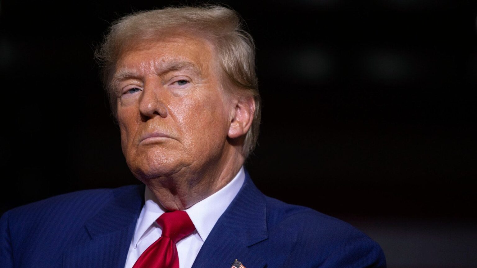ドナルド・トランプは集会で「待って、今行く」と歌うのをやめるべき、と裁判官が判決