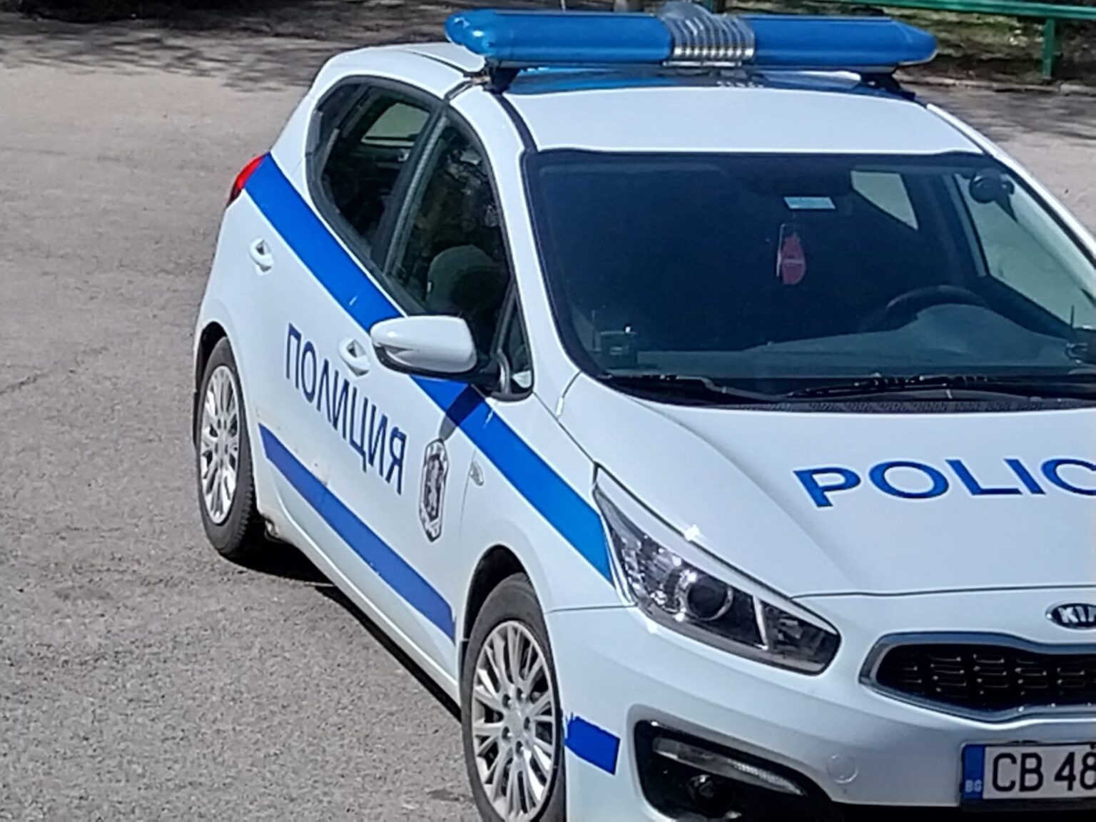 メシュティツァ村で起きたスキャンダルでは、20歳の少年らが44歳の住民のトラックにガソリンを注ぎ、その後男が射殺した。 BNTは銃撃は少女のせいで起こり、少女はキュステンディルに隠れていたと報告している？彼らはその情報が地元メディアとなぜ違うのか、どのように違うのかについては語っていない。二人は一人でピロゴフへ行った