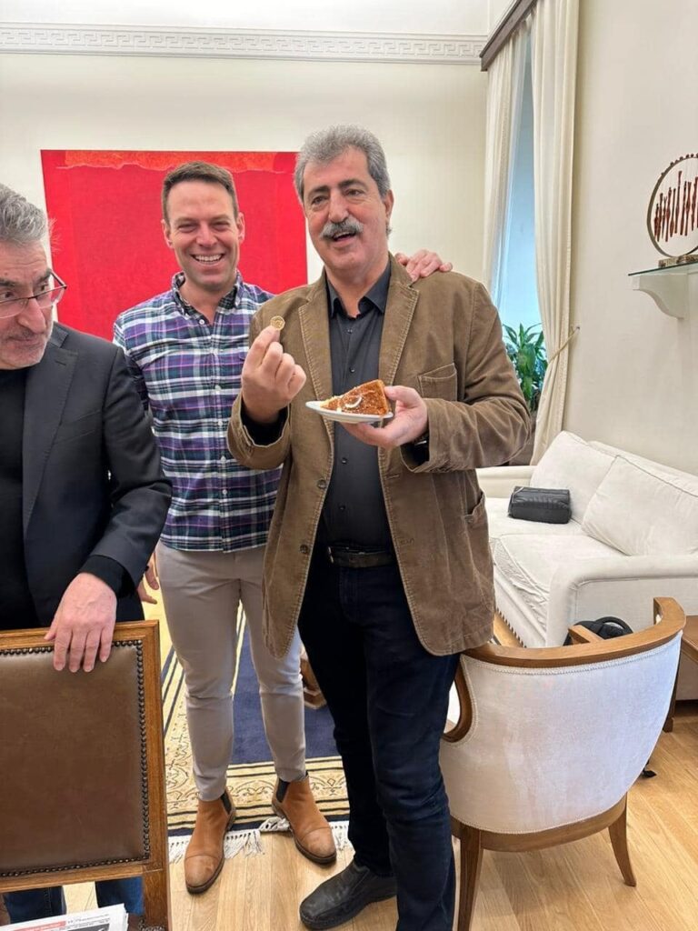 パブロス・ポラキス氏はステファノス・カッセラキス氏はシリア大統領にはふさわしくないと発言し称賛された