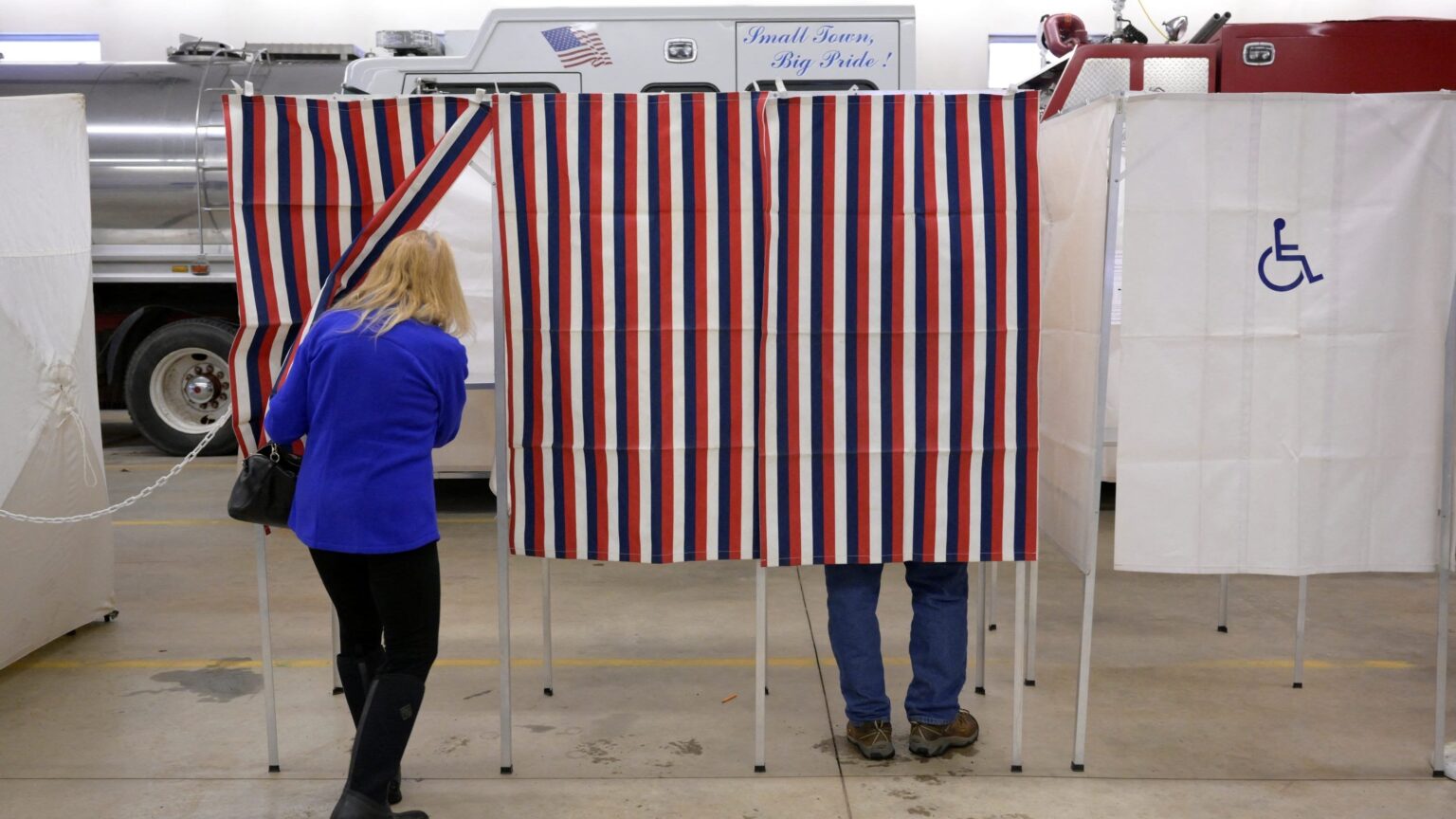 調査によると、共和党員の14％はトランプ氏が負けた場合、選挙結果を覆す行動を取るだろう