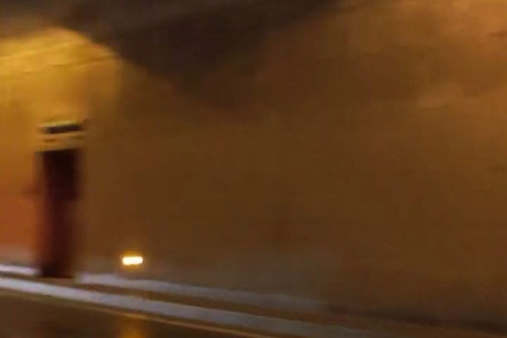 動画 |大雨によりタリンで洪水が発生し、ヤルヴェヴァナ道路とリード道路で交通が迂回されました。