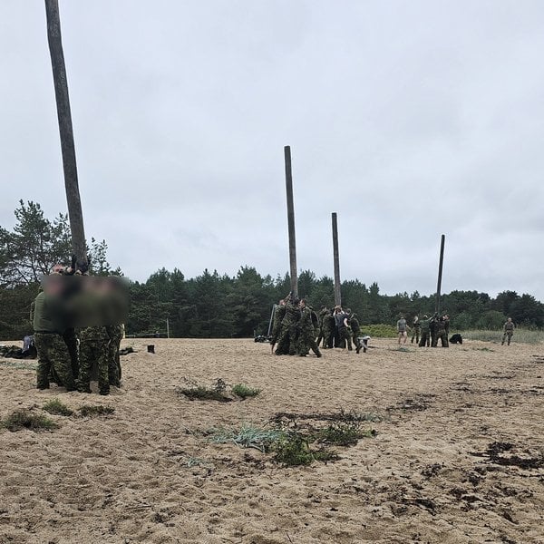 これらの投稿はどうなっているのでしょうか? - 写真とビデオ: 謎の防衛リーグ部隊が北海岸で訓練を行っていた