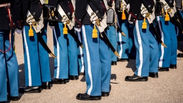 ライフガードの徴兵隊員が上級軍曹をレイプで告発：母親と関係があった