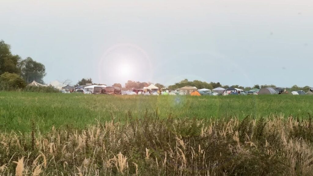 ドイツ人は当局の許可なく、シフィノウイシチェのナチュラ2000保護地域で500人を対象に違法なテクノパーティーを開催した。