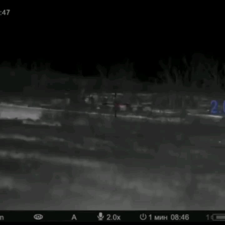 ウクライナの狙撃手が夜中にロシア人を狙撃