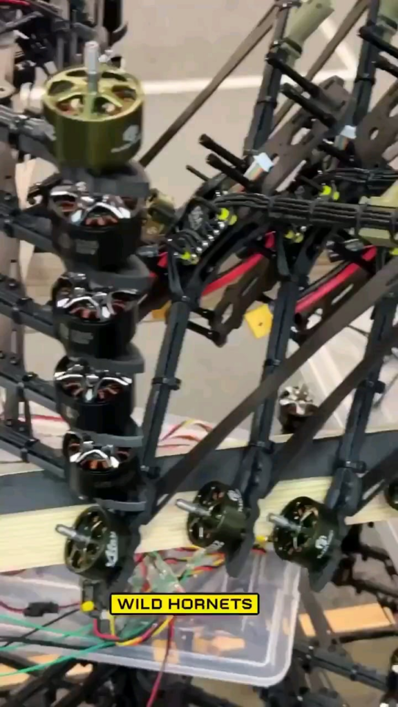 FPV 神風ドローンの別の群れがワイルド ホーネッツ社によってウクライナ軍に届けられました。