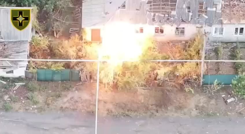 ウクライナ部隊はドローンの支援を受けてロシア軍部隊を攻撃し、死傷者を出しロシア軍の撤退を余儀なくした。