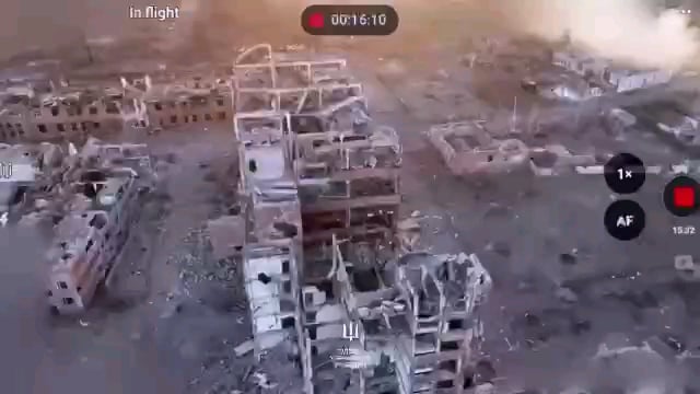 ウクライナのGURは、複雑で激しい作戦の末、部隊がヴォフチャンスク骨材工場の解放に成功したと報じている。9月24日、いくつかの特殊部隊が工場の掃討作戦を実施し、ロシア軍との白兵戦を含む激しい戦闘を繰り広げた。