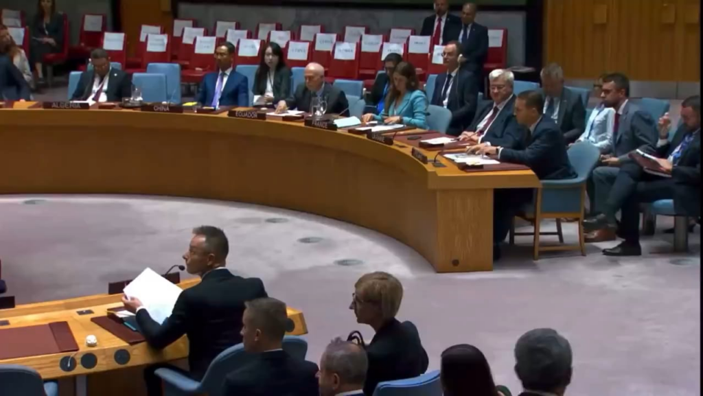 ポーランド外務省からロシア国連大使へ：誘拐されたウクライナの子供たちに対してあなたがしていることは、ドイツのナチスがあなたの子供たちや私たちの子供たちに対してしたこととどう違うのですか？残りの何千人もの誘拐された子供たちをいつウクライナに返すのですか？これはロシアの恥であり、決して許されることも忘れられることもないでしょう！