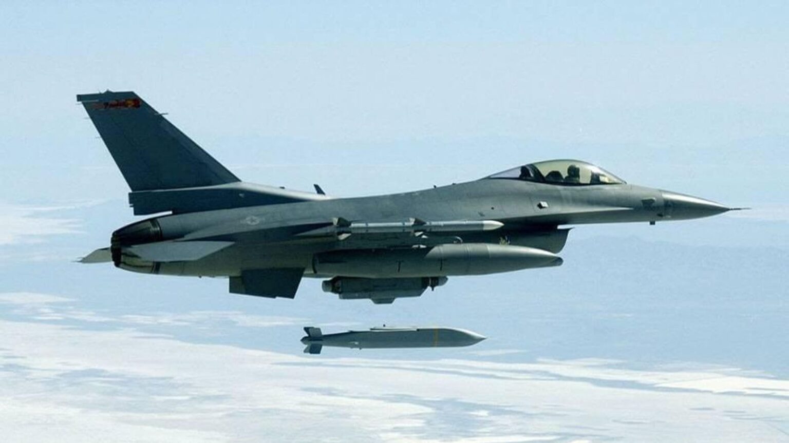 ウクライナは米国から精密滑空爆弾を含む80億ドルの兵器提供の約束を受けようとしている