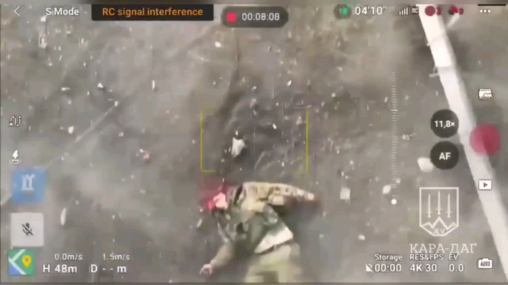 ドローンが手榴弾を投下し、ロシア兵の頭部が吹き飛ぶ - 音楽提供元より - NSFW