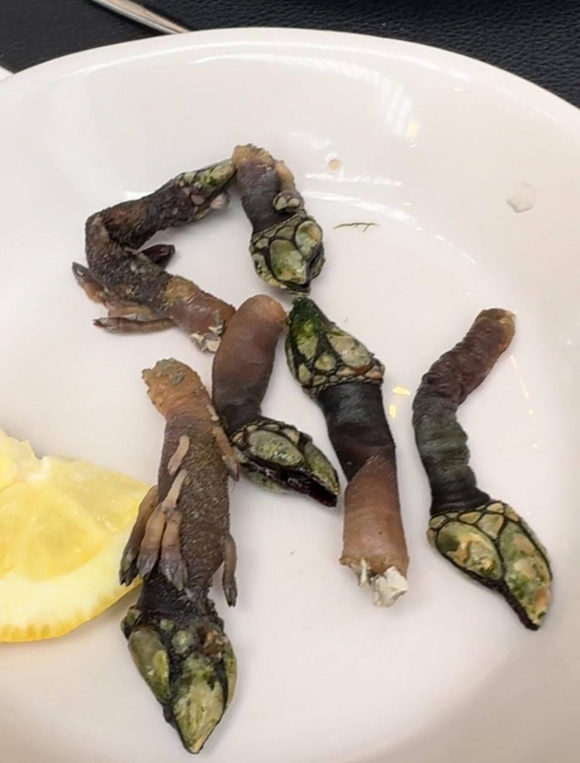 この食べ物の名前を教えてください。ポルトガルで食べました。ありがとうございます