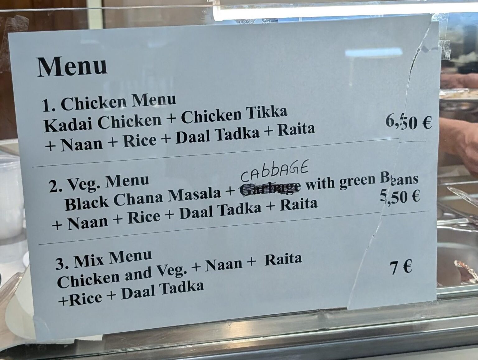 インドのファストフードにいるとき、彼らは食べ物に実際に何が入っているかを誤って書き留めてしまう