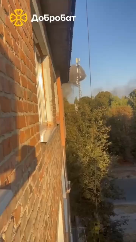 ロシアの無人機シャヘド-136（ゲラン-2）がスームイ市の病院を攻撃した。警察や消防が救助に来ても同じ場所を何度も襲う。
