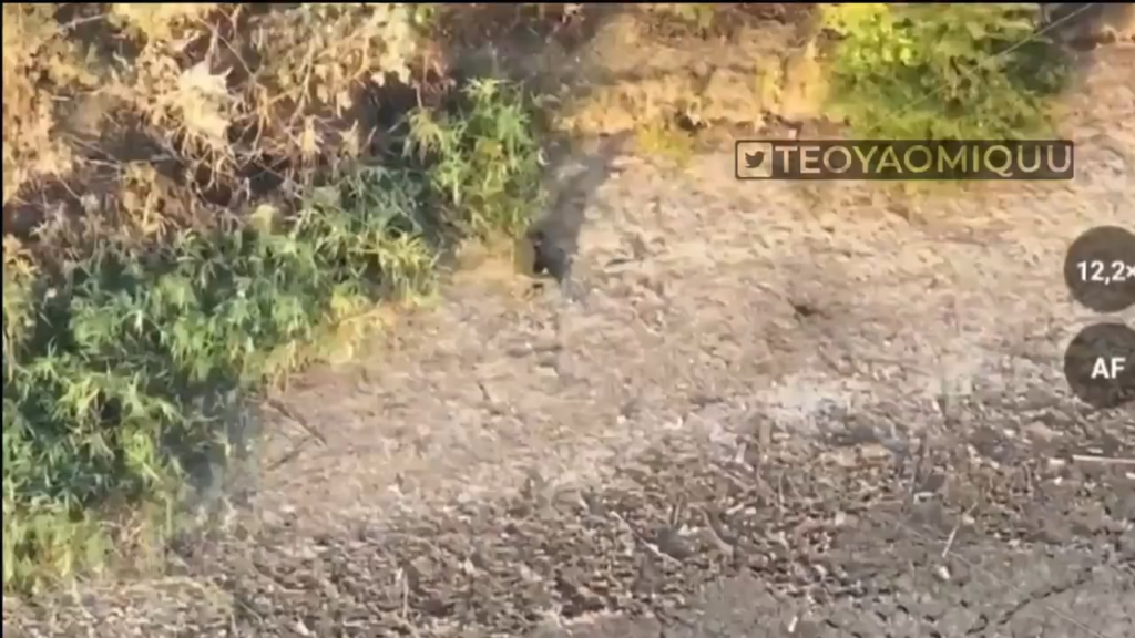 高度に訓練された偵察機がロシアの位置を発見し、ウクライナのドローンパイロットに情報を送信