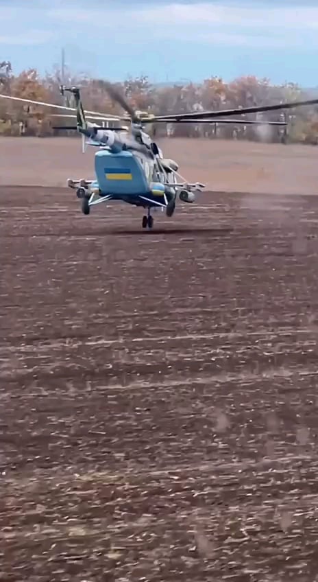 非常に低い高度を飛ぶウクライナのMi-17
