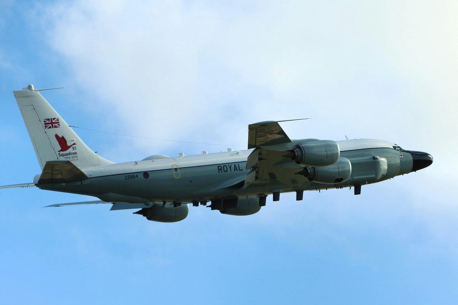 ウクライナを支援する英国航空機、ロシアに「阻止されない」