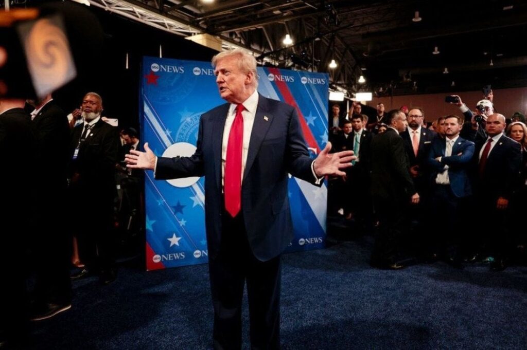 トランプ氏側近、準備した攻撃材料使わず愕然 テレビ討論会
