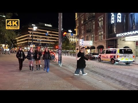 フィンランド、ヘルシンキ市内中心部のナイトウォーキングツアー