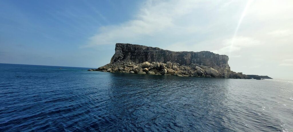 Filfla は実際には 2 つの「島」です...これでわかりましたね!