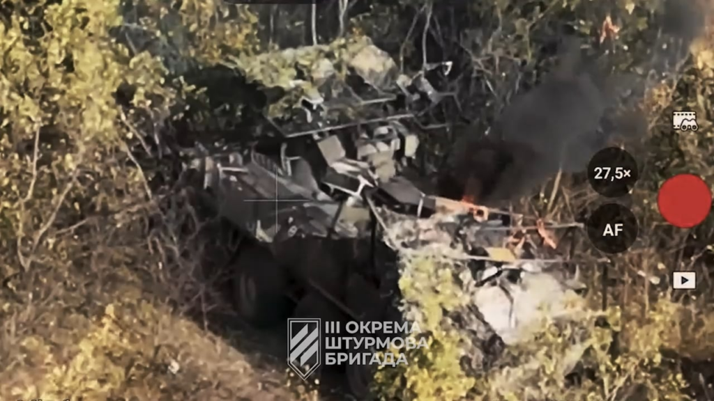 3つのグループによる攻撃のために、侵略者は戦車、装甲兵員輸送車、歩兵戦闘車、MT-LBを持ち込んだ。第3次攻撃部隊はすぐにドローンで隊列を攻撃し、装甲車両の一部を無力化した。ハリコフ方面