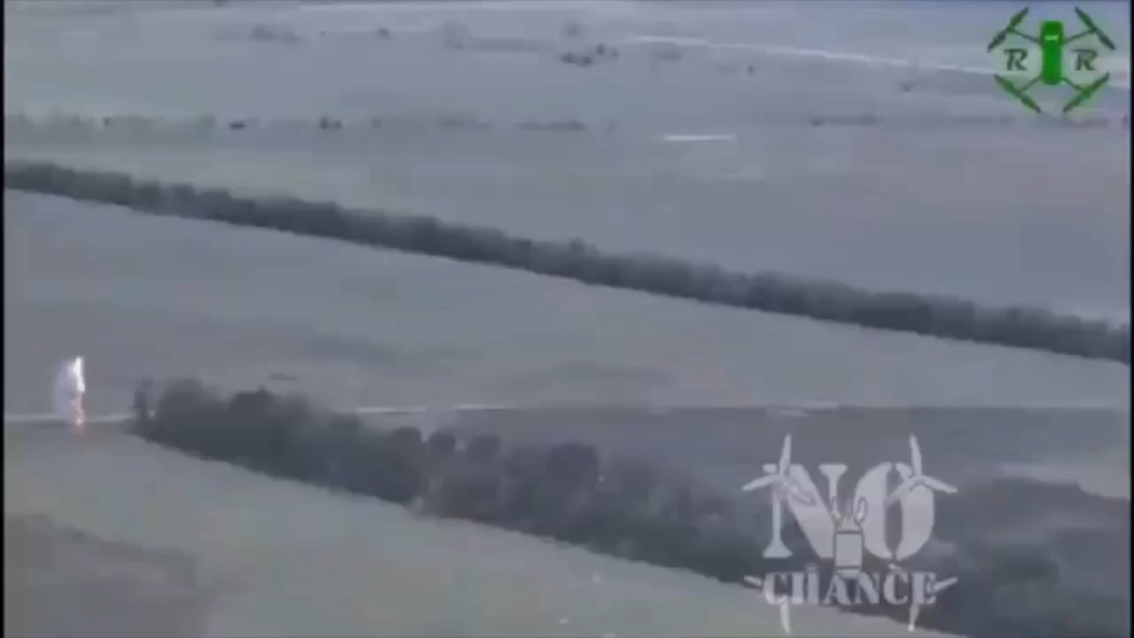 ウクライナはロシアの陣地にナパーム弾のようなものを散布するためにドローンを使用している