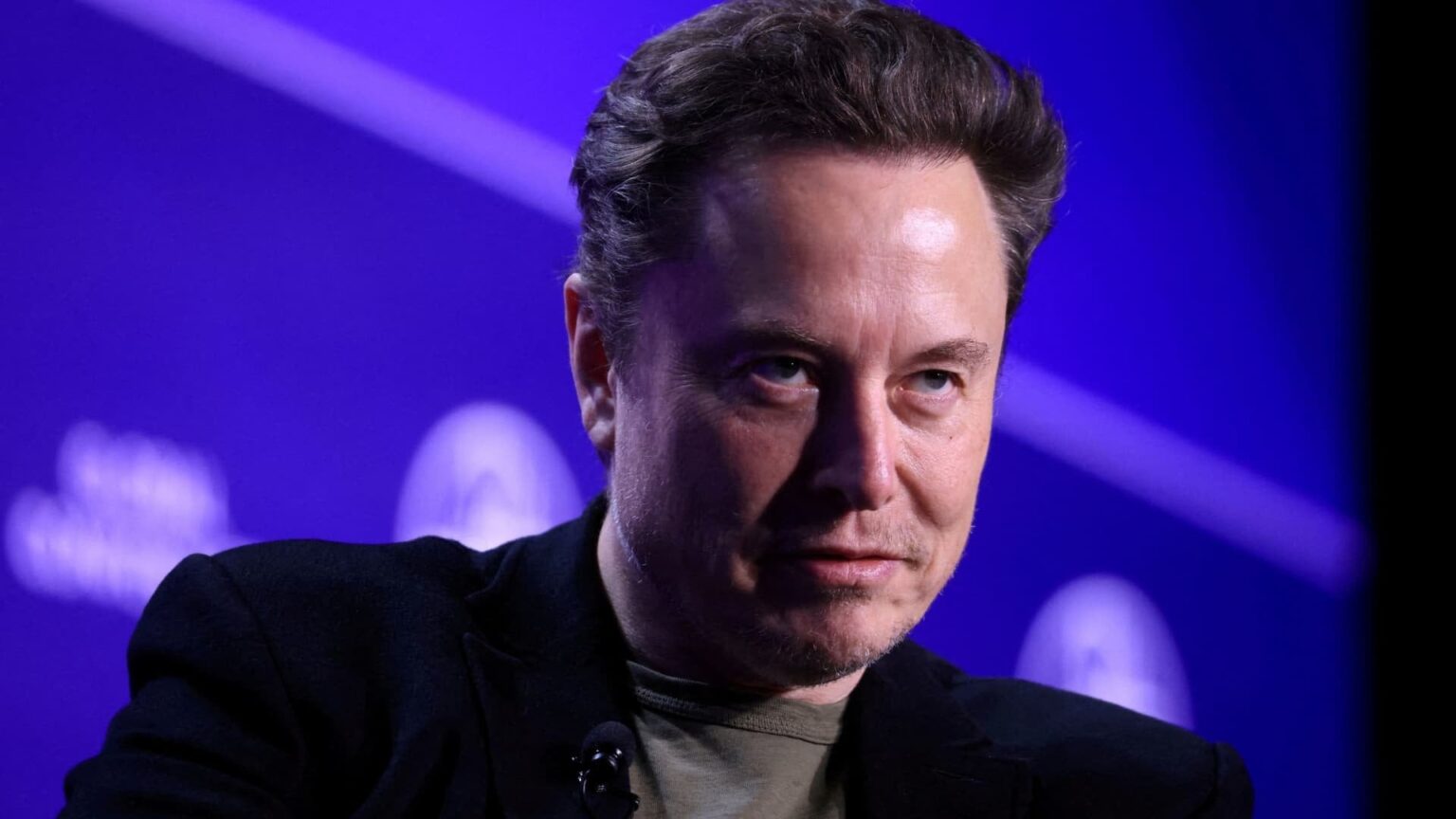 SECは、イーロン・マスクがツイッターでの証言を回避し続けるなら制裁を受けるべきだと述べている