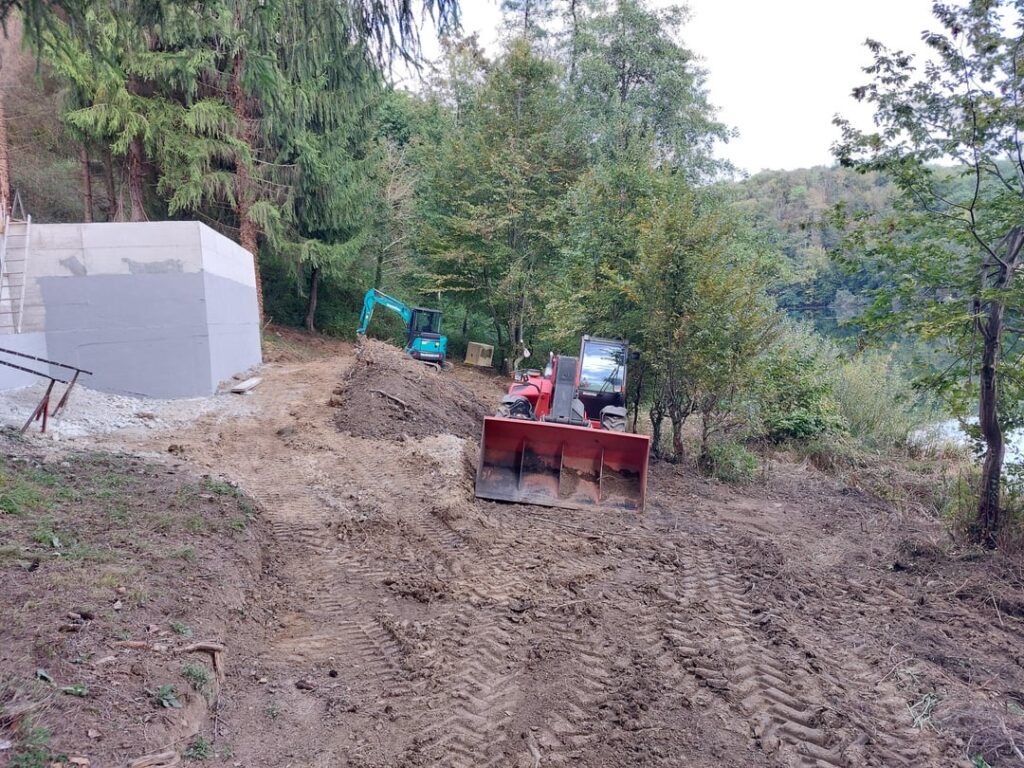 (潜在的に)違法建築? (潜在的に)違法建築?