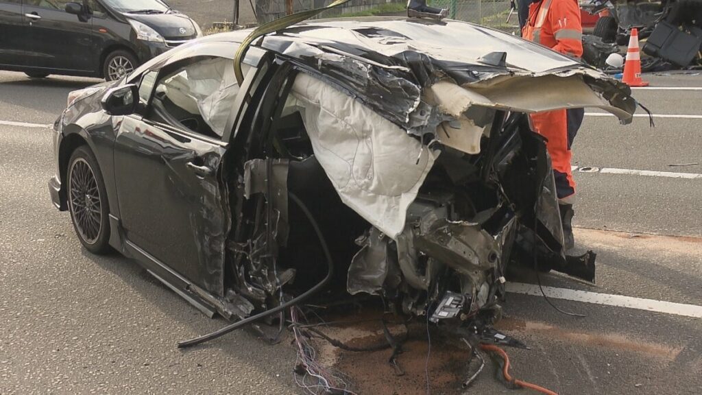 「乗用車が真っ二つに大破」乗用車が前の車に追突 追突した車の男酒酔い運転の疑いで逮捕 仙台