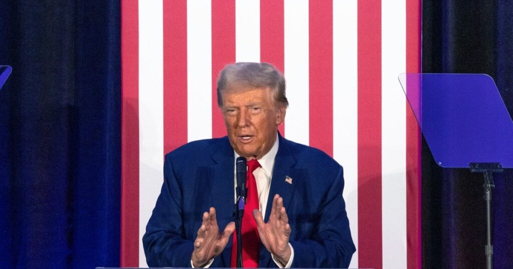 トランプ氏、弁護士、寄付者、選挙管理当局者らを「不道徳な行為」で懲役刑にすると脅迫
