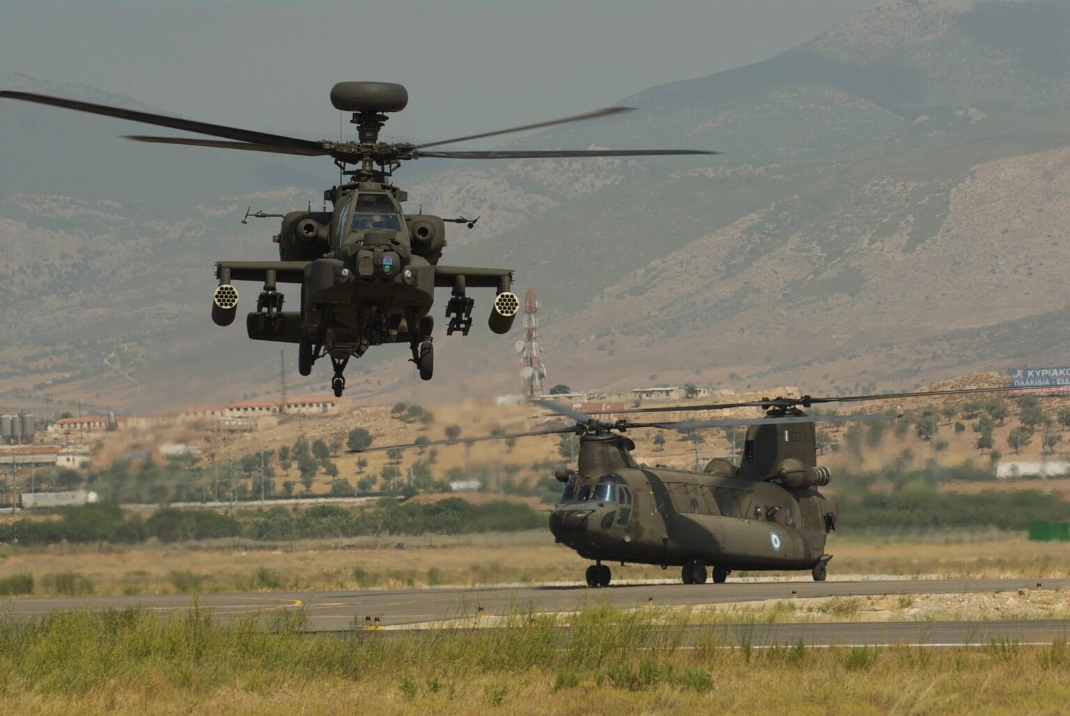 ギリシャの軍用ヘリコプター：まれに見る多型性と無駄の混乱 - 飛行