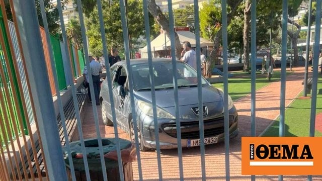 ヴァルキザ：年配の女性が車のコントロールを失い、遊び場に衝突した