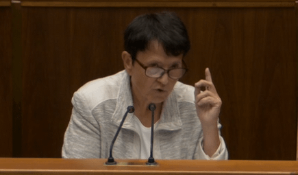 とても賢明な女性です:) このような合理的な議論で、受信者が眠ってしまい、少しでも考えたくなくなるのは残念です。