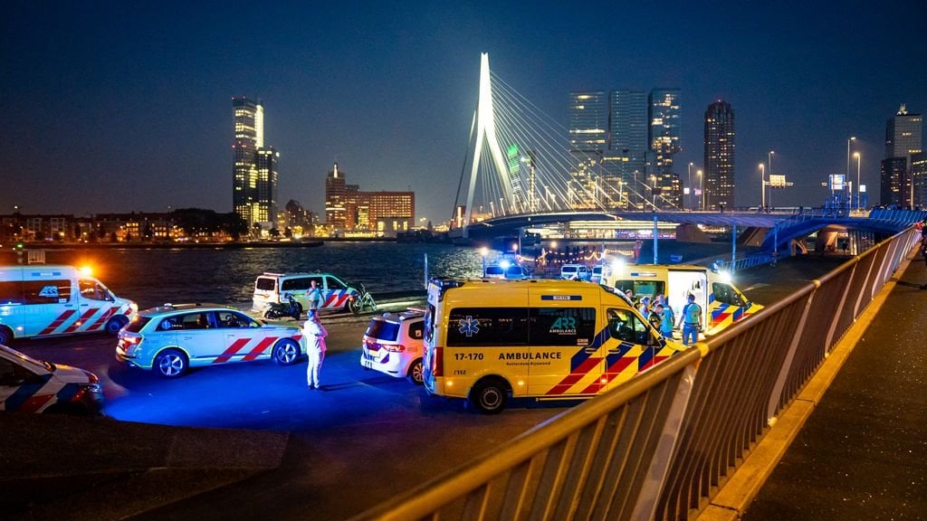 エラスムス橋で刺されて死亡「容疑者はアッラー・アクバルと叫んだ」