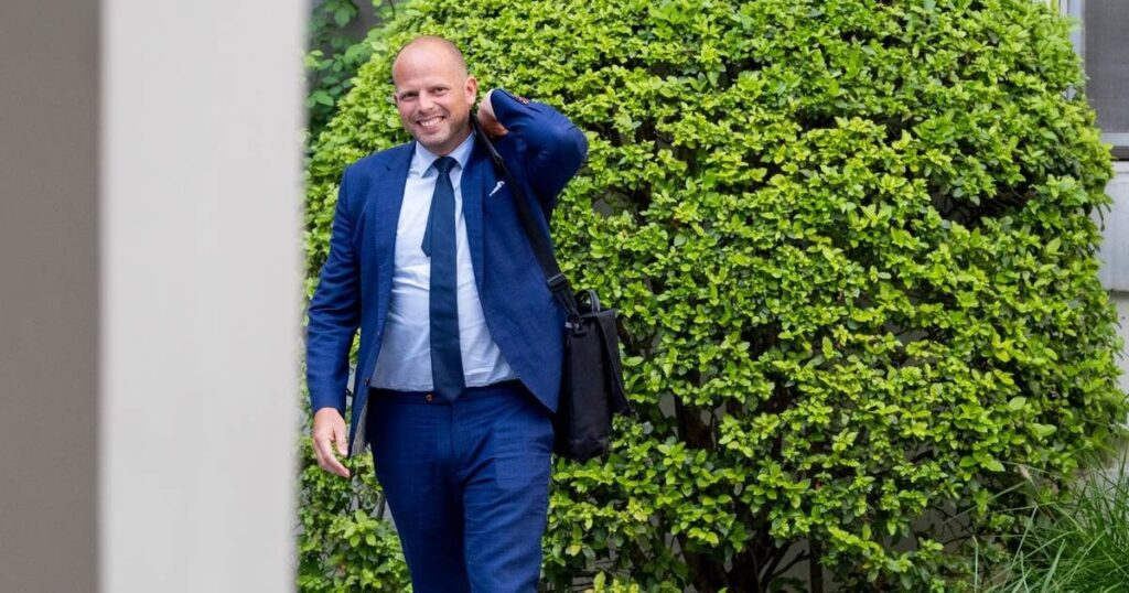 ベルギー人になるには試験合格と申請書代5,000ユーロが必須：N-VAが移民ファイルへの圧力を強める