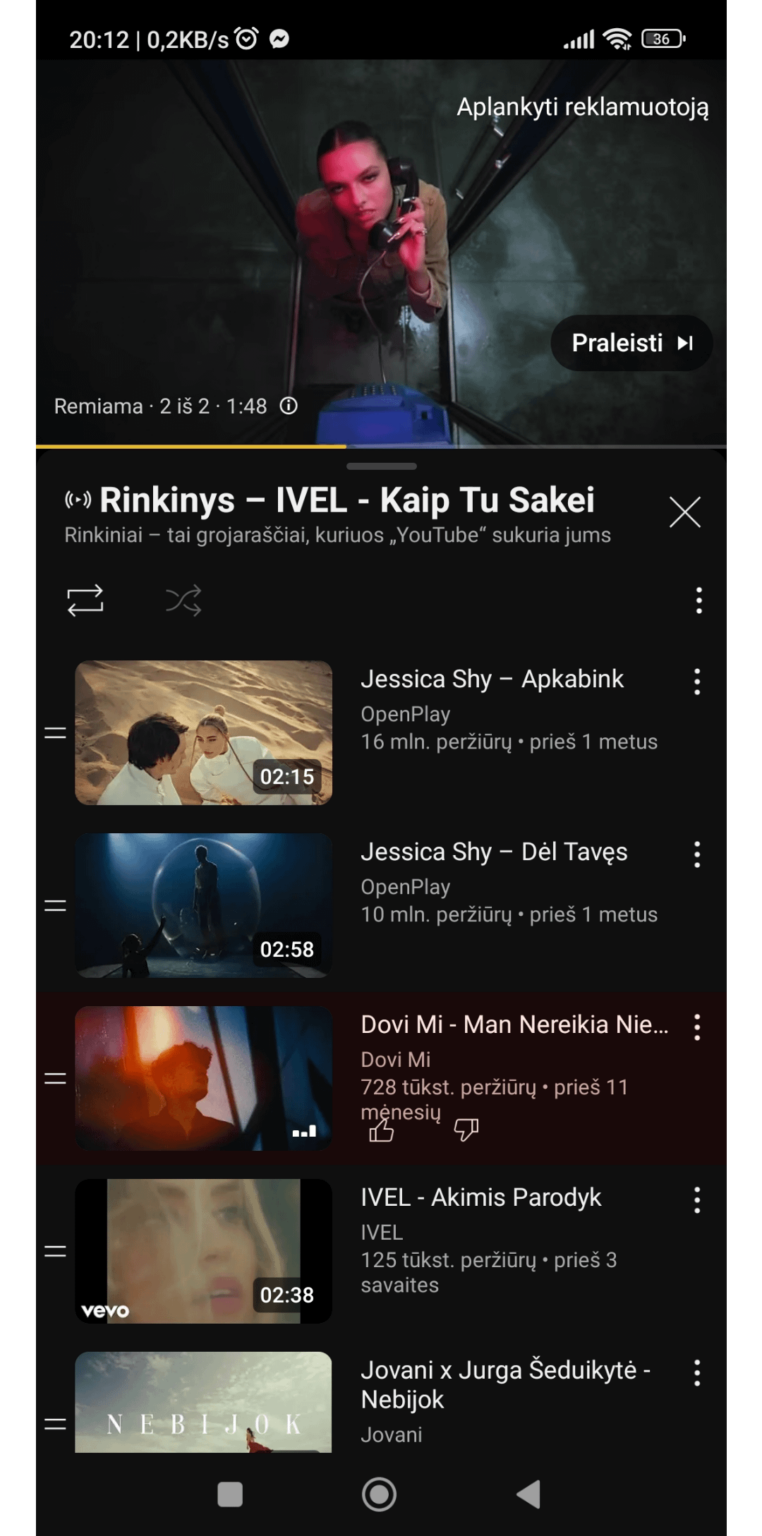 そのアーティスト名または曲名は何ですか?