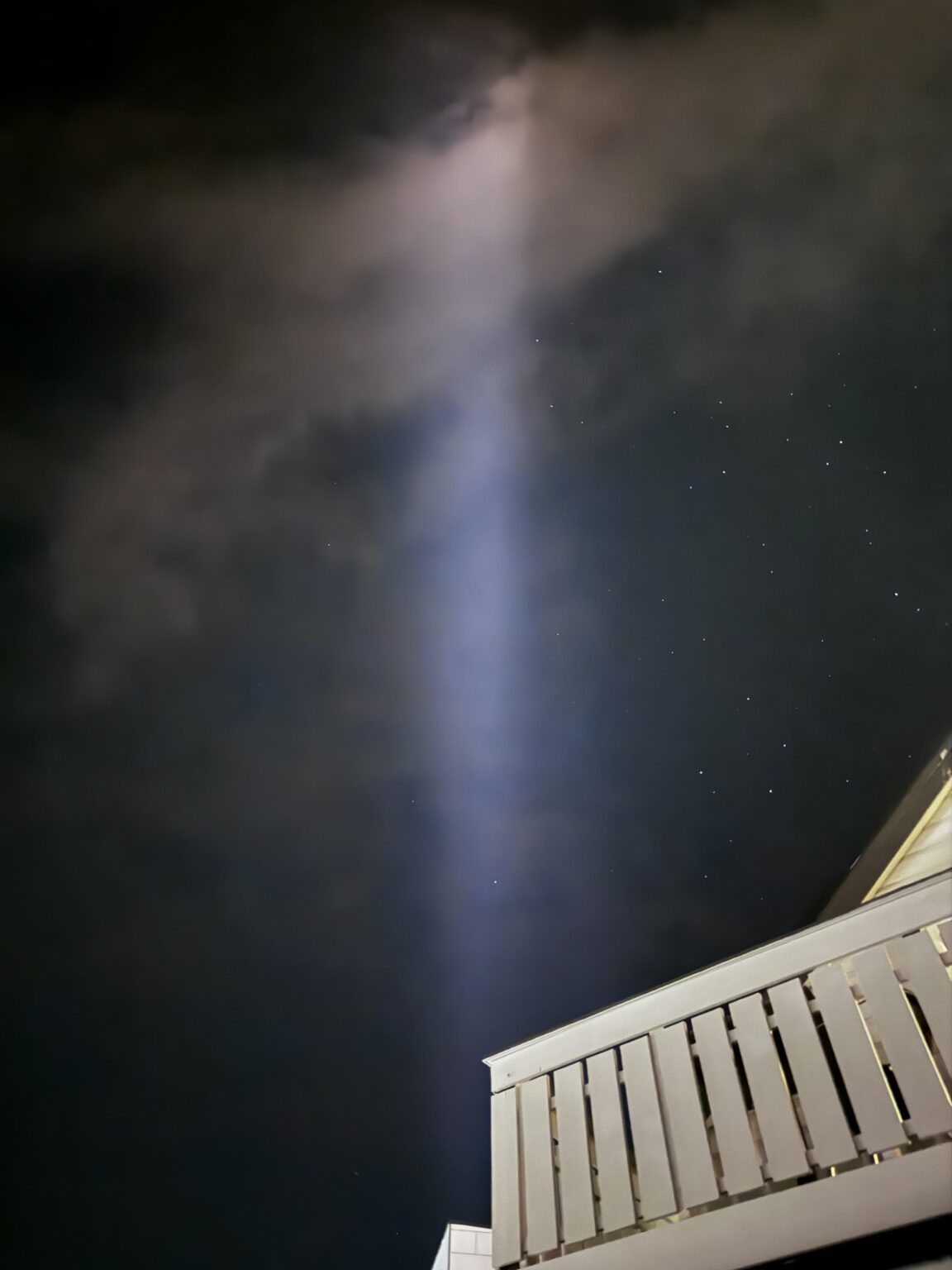 夜空にあるこれは何ですか？