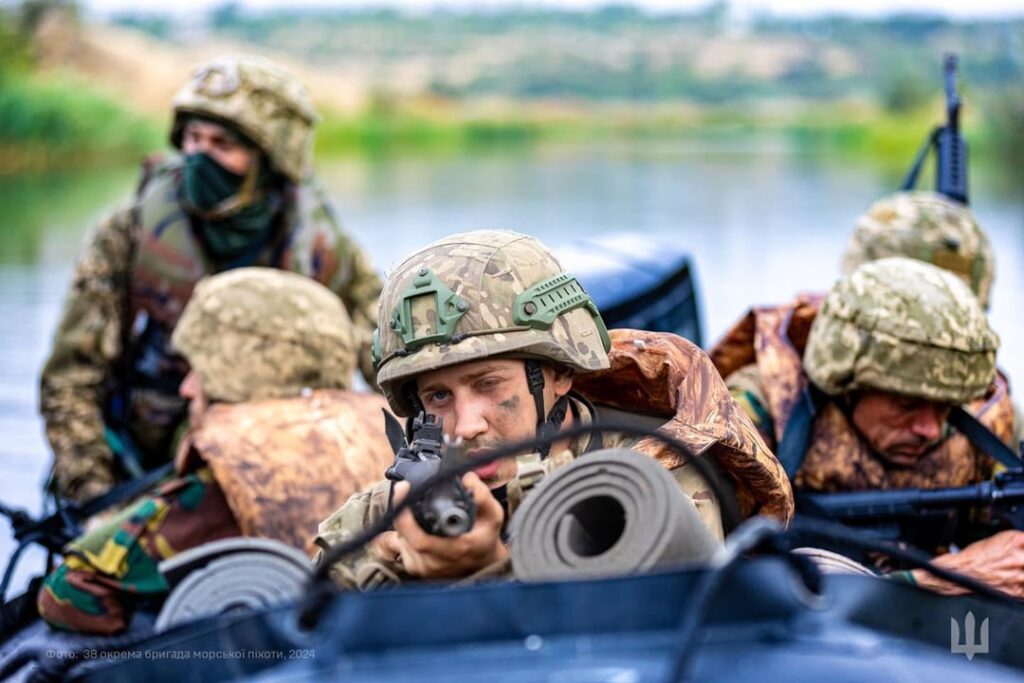 ウクライナ海兵隊第38独立海兵旅団の海兵隊員たち - 最近の訓練中。