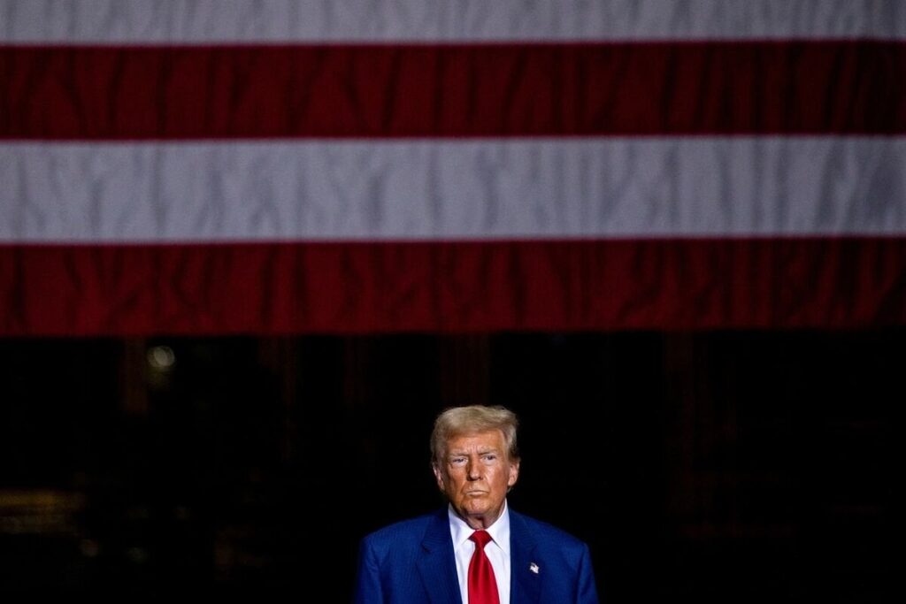 トランプ陣営は8月に調達した資金より3200万ドル多く支出